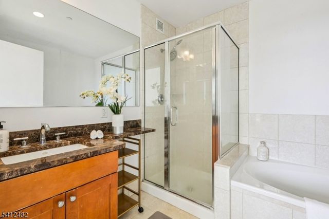 1 Spring St 1004, New Brunswick City, NJ 08901