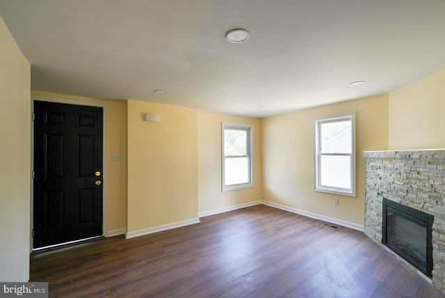 28-30 E MAIN ST, Newark, DE 19702