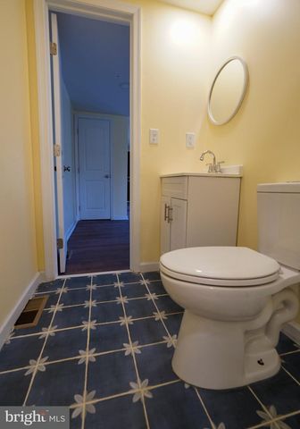 28-30 E MAIN ST, Newark, DE 19702