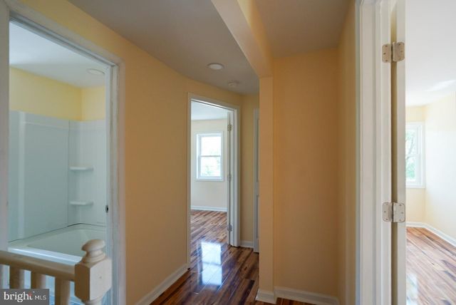 28-30 E MAIN ST, Newark, DE 19702