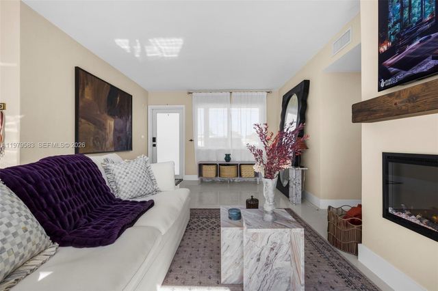 10750 SW 43rd Ln, Miami, FL 33165