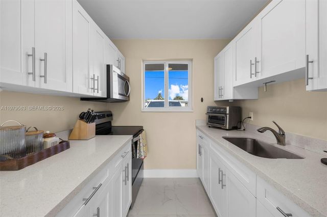 10750 SW 43rd Ln, Miami, FL 33165