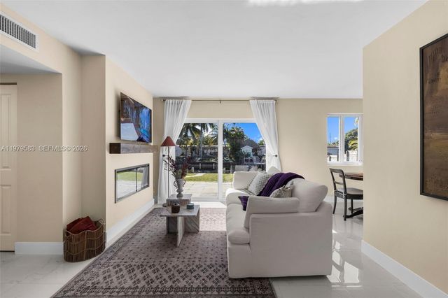 10750 SW 43rd Ln, Miami, FL 33165