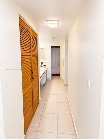 3375 N Country Club Dr 407, Aventura, FL 33180