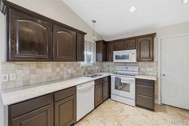 2330 Garden Lane, Festus, MO 63028