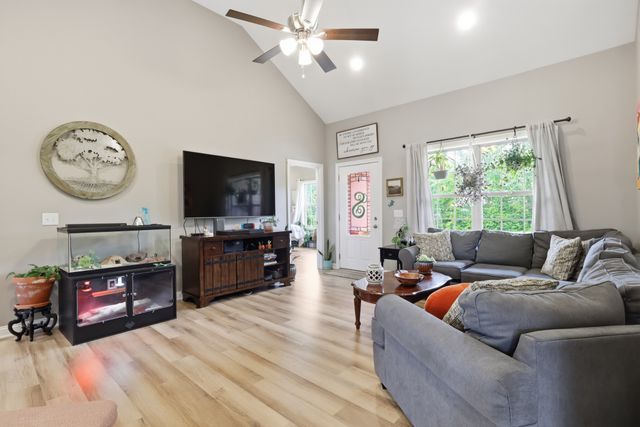 731 Mount Vernon Rd, Bethpage, TN 37022