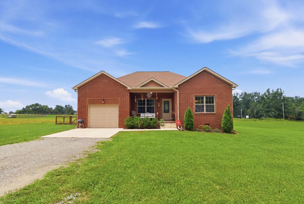 731 Mount Vernon Rd, Bethpage, TN 37022