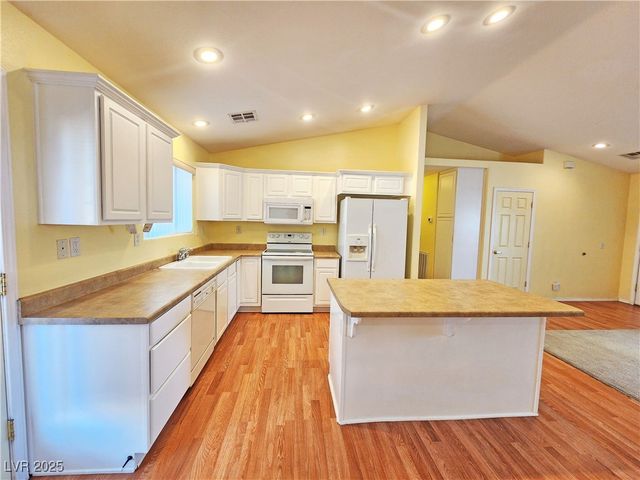 960 Lone Pine Road, Pahrump, NV 89048