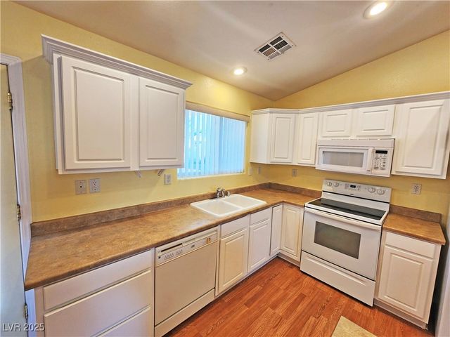 960 Lone Pine Road, Pahrump, NV 89048