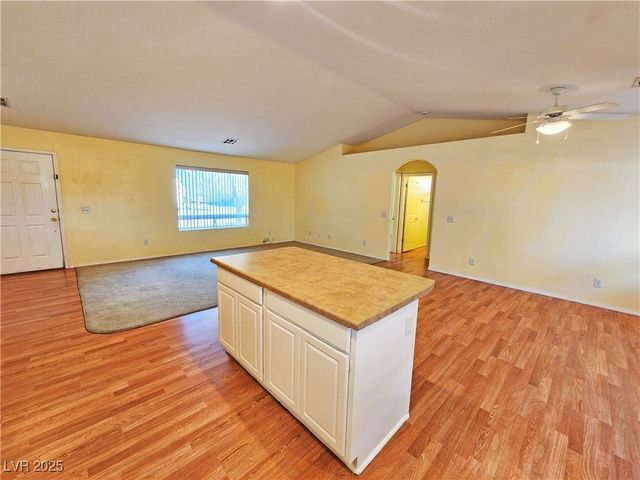 960 Lone Pine Road, Pahrump, NV 89048