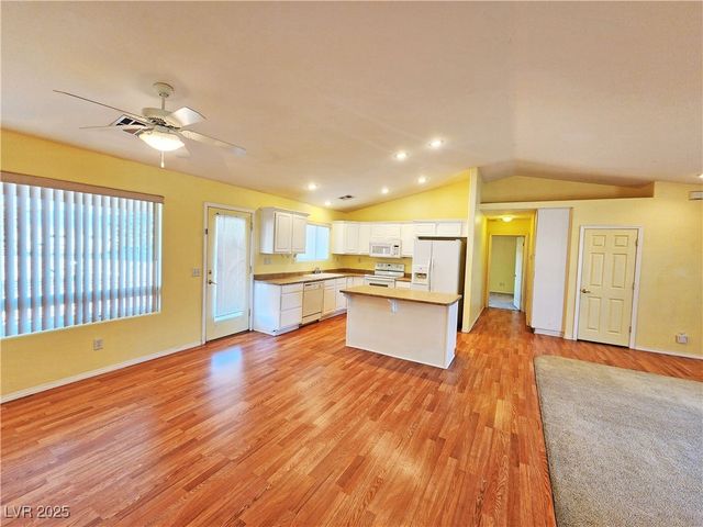 960 Lone Pine Road, Pahrump, NV 89048