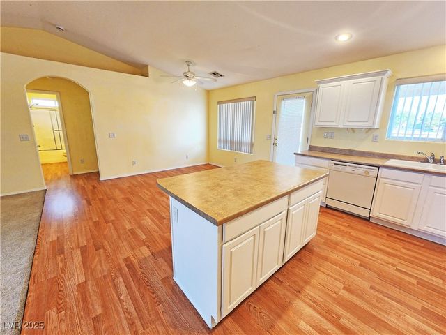 960 Lone Pine Road, Pahrump, NV 89048