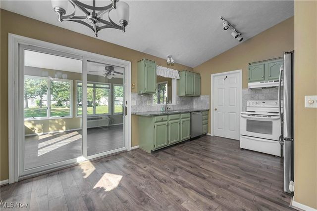 1872 Candlewood Drive, Avon, OH 44011