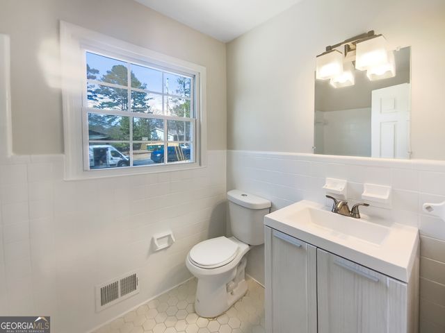 6296 Flamingo Way, Morrow, GA 30260