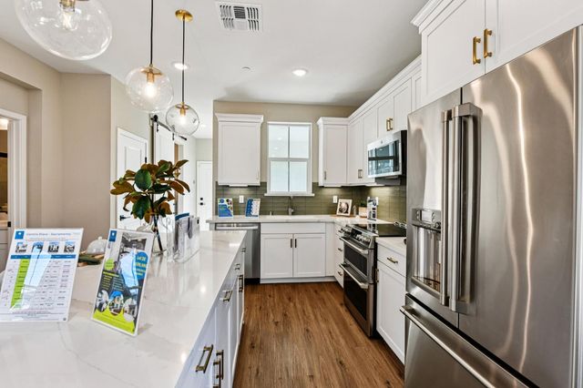 8631 Starburst Way, Sacramento, CA 95823