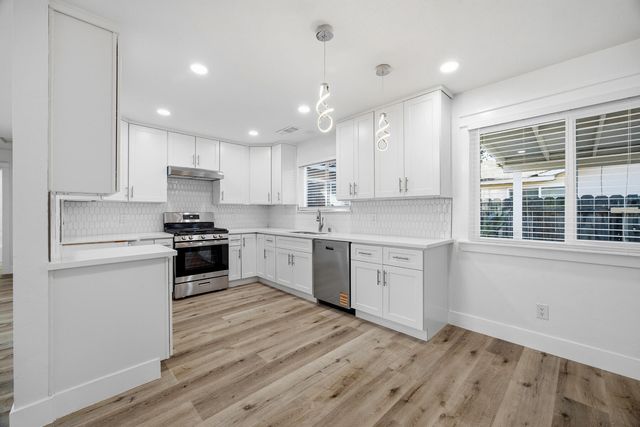 123 E Berkeley Avenue, Tulare, CA 93274