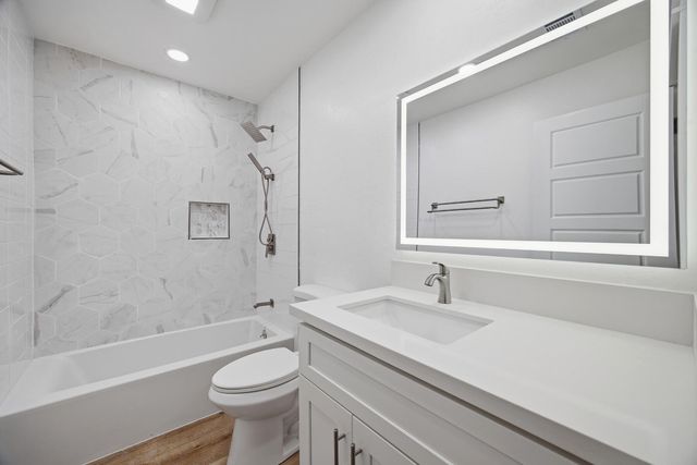 123 E Berkeley Avenue, Tulare, CA 93274