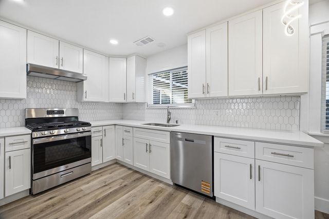 123 E Berkeley Avenue, Tulare, CA 93274