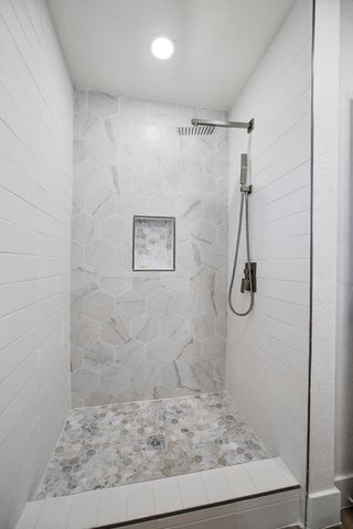 123 E Berkeley Avenue, Tulare, CA 93274