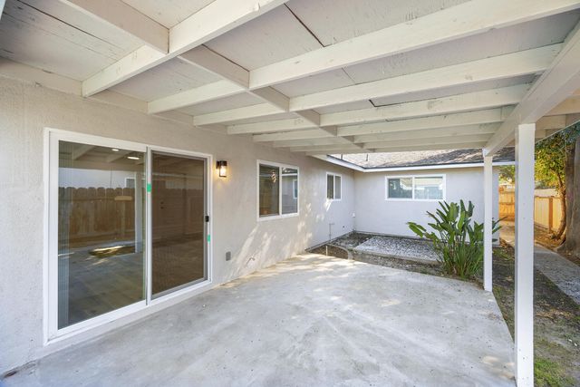 123 E Berkeley Avenue, Tulare, CA 93274