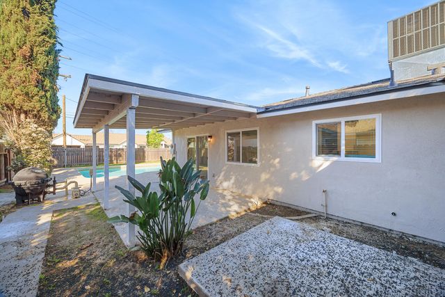 123 E Berkeley Avenue, Tulare, CA 93274