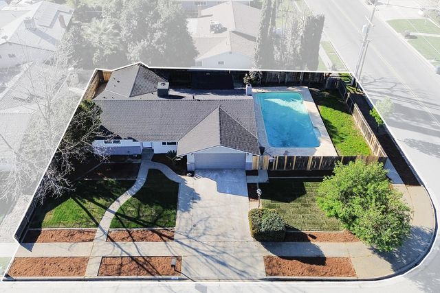 123 E Berkeley Avenue, Tulare, CA 93274