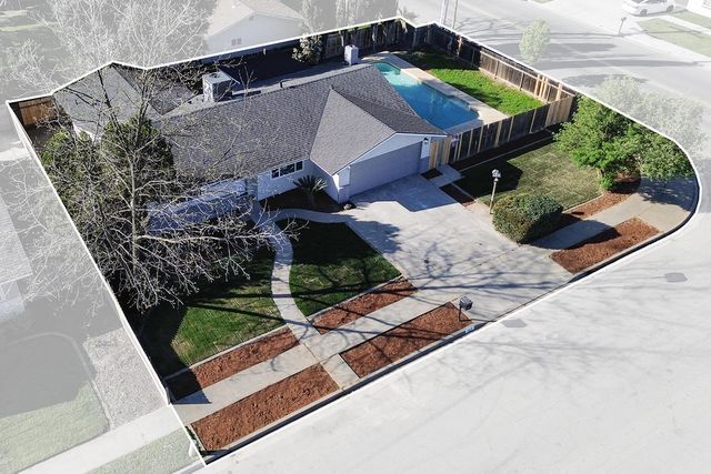 123 E Berkeley Avenue, Tulare, CA 93274