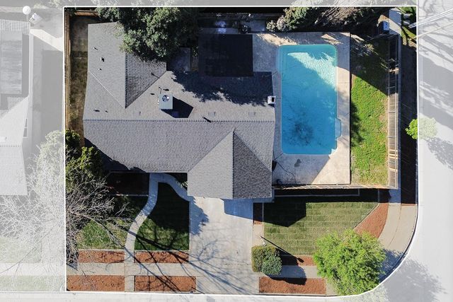 123 E Berkeley Avenue, Tulare, CA 93274