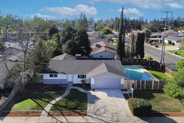 123 E Berkeley Avenue, Tulare, CA 93274