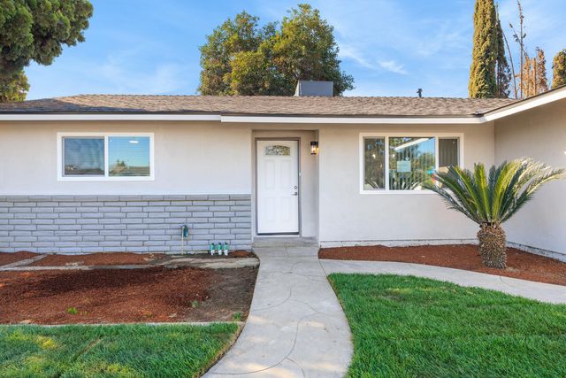 123 E Berkeley Avenue, Tulare, CA 93274