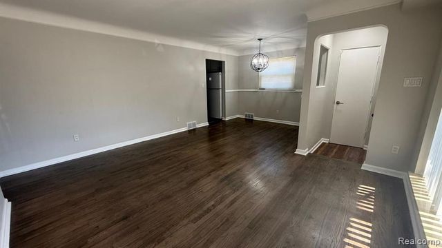 29614 Rosslyn Avenue, Garden City, MI 48135