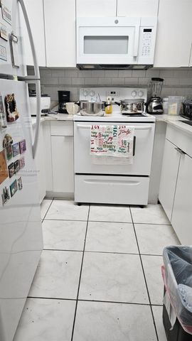 1471 W 43rd Pl 302, Hialeah, FL 33012