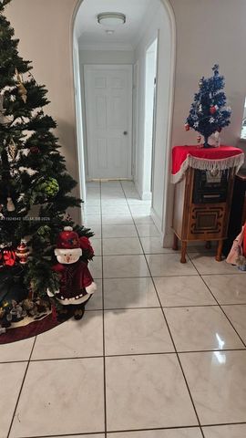 1471 W 43rd Pl 302, Hialeah, FL 33012