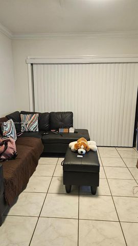 1471 W 43rd Pl 302, Hialeah, FL 33012