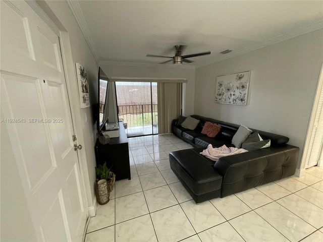 1471 W 43rd Pl 302, Hialeah, FL 33012