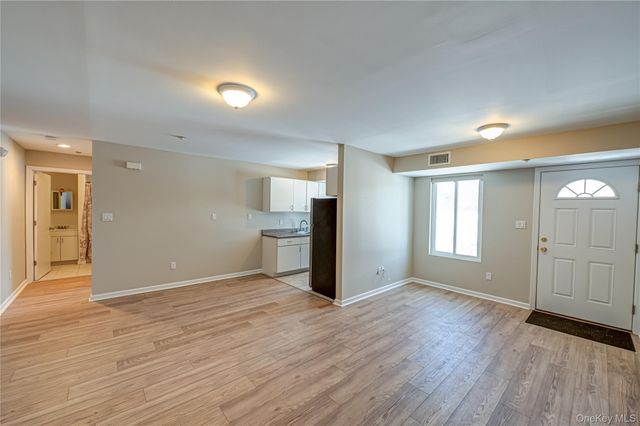 27 El Camino Court 27, Coram, NY 11727