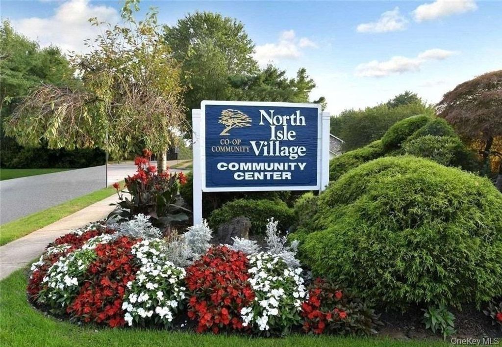 27 El Camino Court 27, Coram, NY 11727