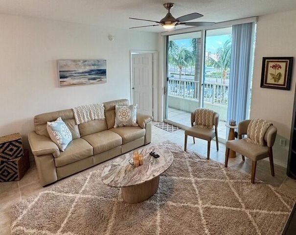 625 Casa Loma Boulevard 304, Boynton Beach, FL 33435