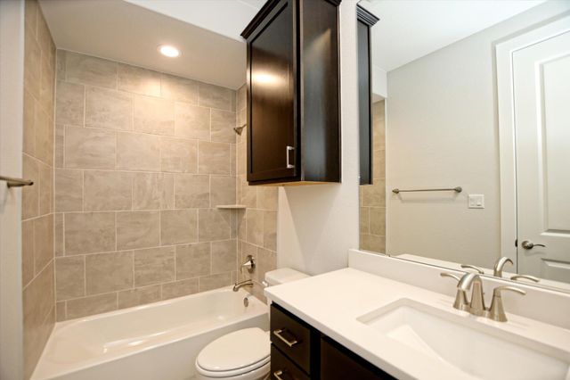 2949 Redwood GRV, Leander, TX 78641