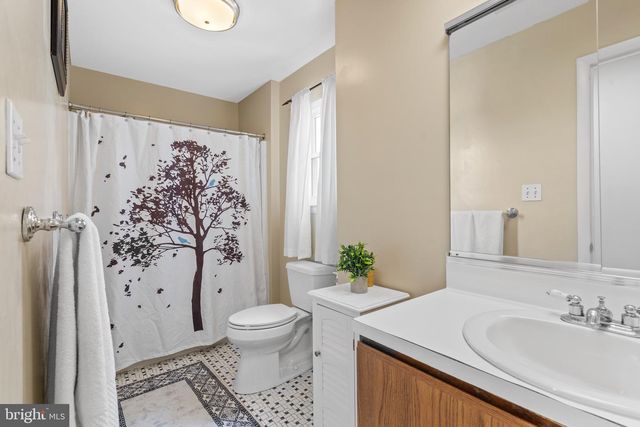 26 PEBBLE DR, Horsham, PA 19044