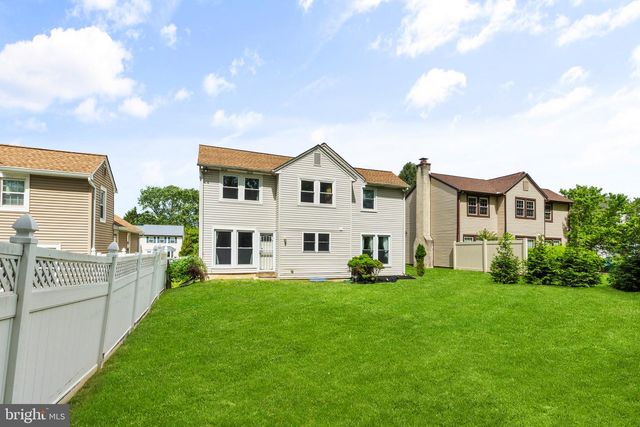 26 PEBBLE DR, Horsham, PA 19044