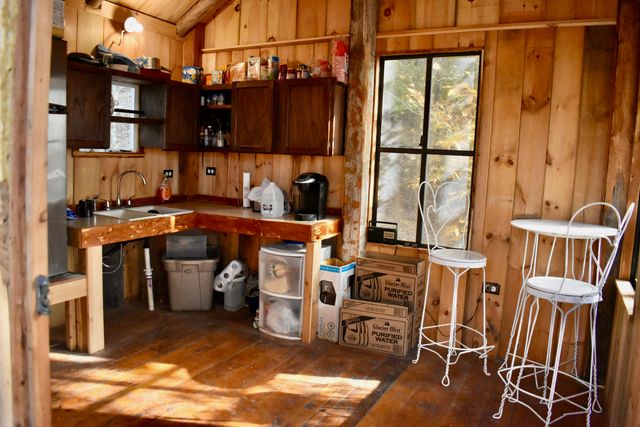 1350 Backwoods Rd, Cedarcreek, MO 65627