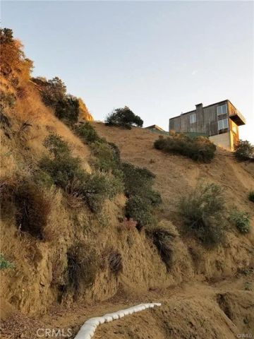 2537 Woodstock, Los Angeles, CA 90046