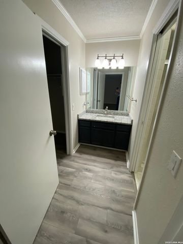 6106 Vance Jackson Rd Apt 15, San Antonio, TX 78230