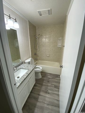 6106 Vance Jackson Rd Apt 15, San Antonio, TX 78230