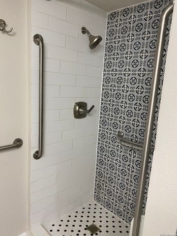 6106 Vance Jackson Rd Apt 15, San Antonio, TX 78230