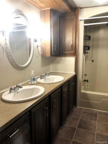 161 Spruce Drive, Jonesville, MI 49250