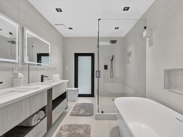 343 Centre Is, Golden Beach, FL 33160