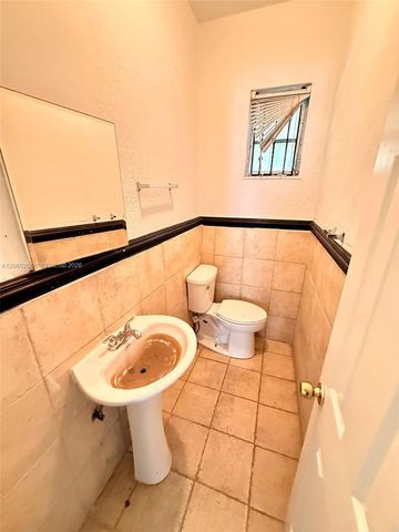 608 SW 12th Avenue, Dania Beach, FL 33004