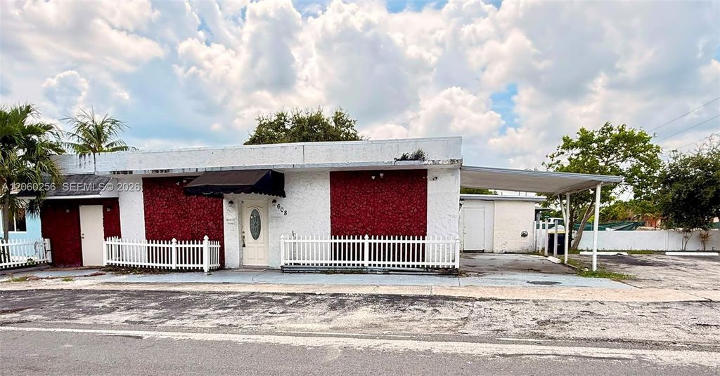 608 SW 12th Avenue, Dania Beach, FL 33004